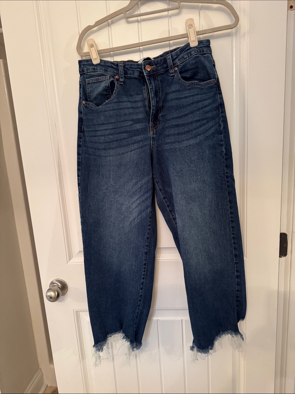 Celebrity Pink Dark Blue Frayed-Hem Cropped Jeans